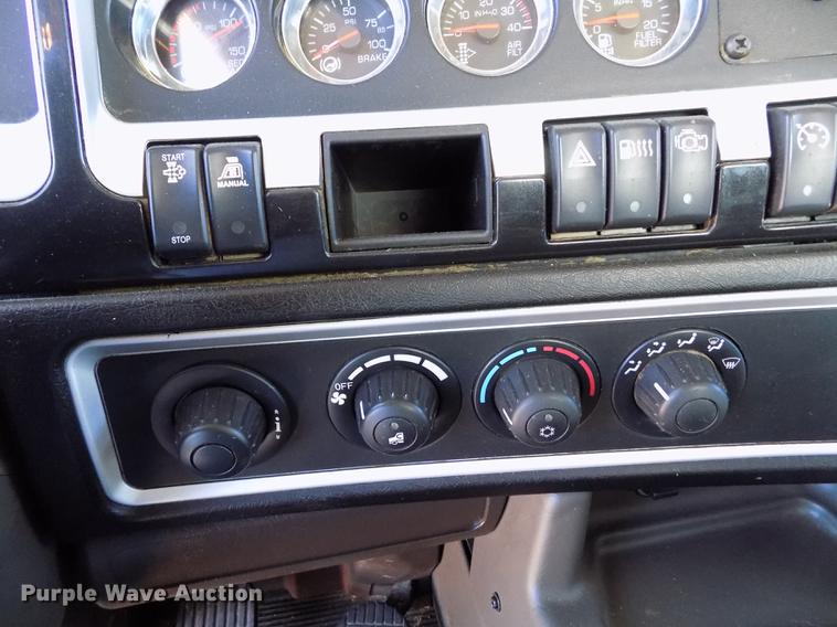 image for item DE1147 2014 Kenworth T440 vertical feed mixer truck