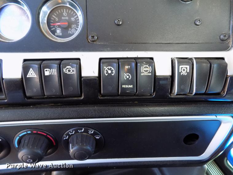 image for item DE1147 2014 Kenworth T440 vertical feed mixer truck