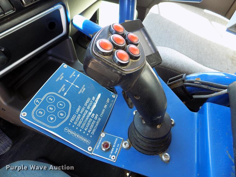 image for item DE1147 2014 Kenworth T440 vertical feed mixer truck