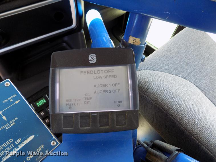 image for item DE1147 2014 Kenworth T440 vertical feed mixer truck