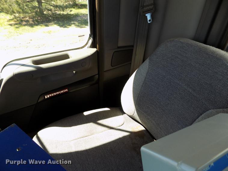 image for item DE1147 2014 Kenworth T440 vertical feed mixer truck