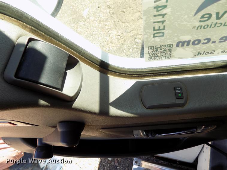 image for item DE1147 2014 Kenworth T440 vertical feed mixer truck