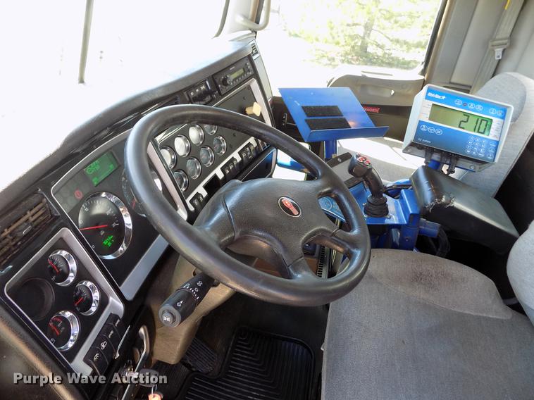 image for item DE1147 2014 Kenworth T440 vertical feed mixer truck