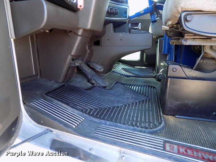 image for item DE1147 2014 Kenworth T440 vertical feed mixer truck