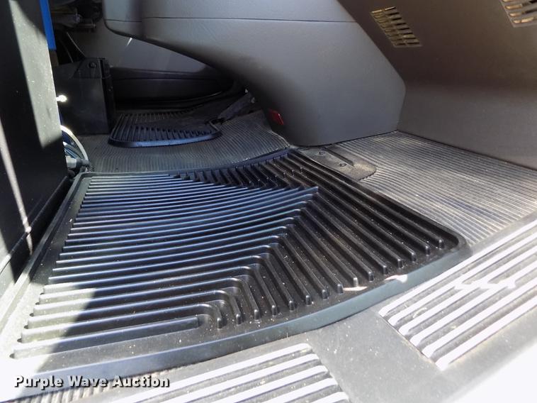 image for item DE1147 2014 Kenworth T440 vertical feed mixer truck