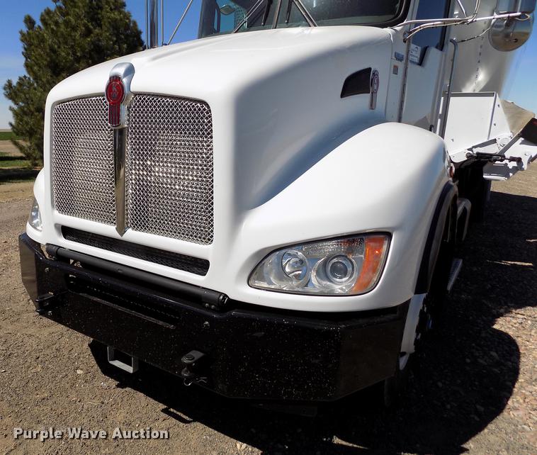 image for item DE1147 2014 Kenworth T440 vertical feed mixer truck