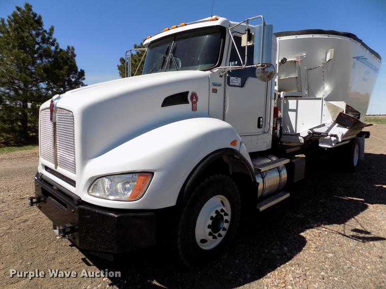 image for item DE1147 2014 Kenworth T440 vertical feed mixer truck