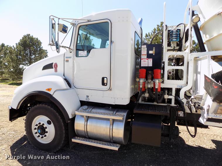image for item DE1147 2014 Kenworth T440 vertical feed mixer truck