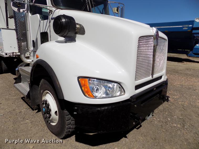 image for item DE1147 2014 Kenworth T440 vertical feed mixer truck