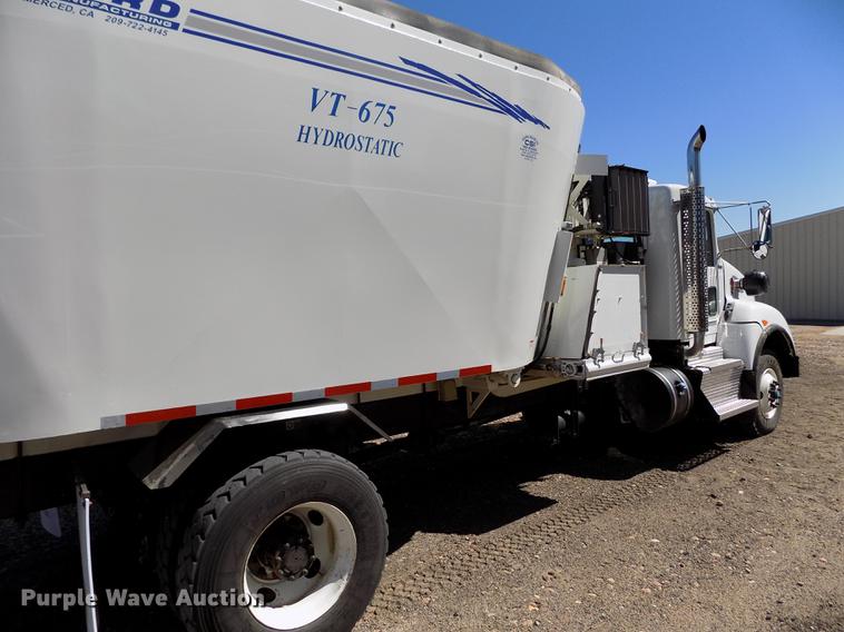 image for item DE1147 2014 Kenworth T440 vertical feed mixer truck