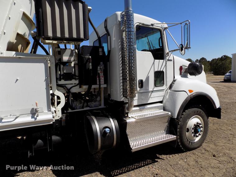 image for item DE1147 2014 Kenworth T440 vertical feed mixer truck