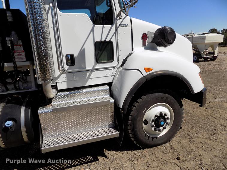 image for item DE1147 2014 Kenworth T440 vertical feed mixer truck