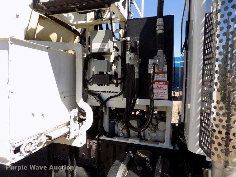 image for item DE1147 2014 Kenworth T440 vertical feed mixer truck