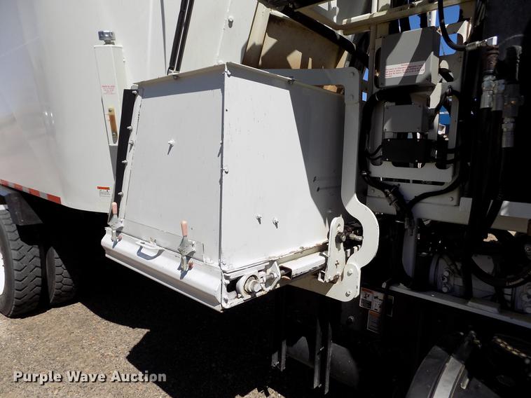 image for item DE1147 2014 Kenworth T440 vertical feed mixer truck