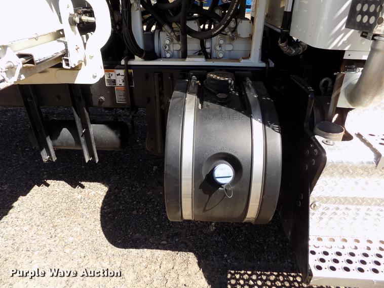 image for item DE1147 2014 Kenworth T440 vertical feed mixer truck