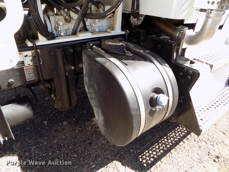 image for item DE1147 2014 Kenworth T440 vertical feed mixer truck