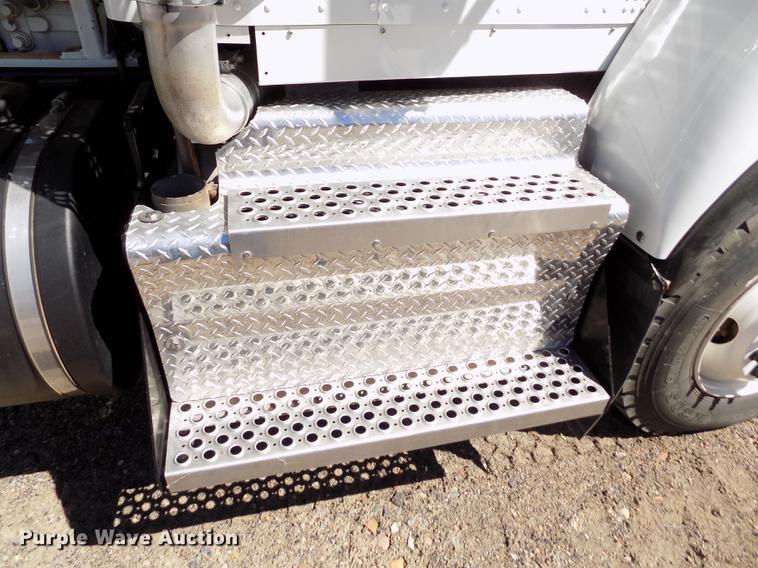 image for item DE1147 2014 Kenworth T440 vertical feed mixer truck