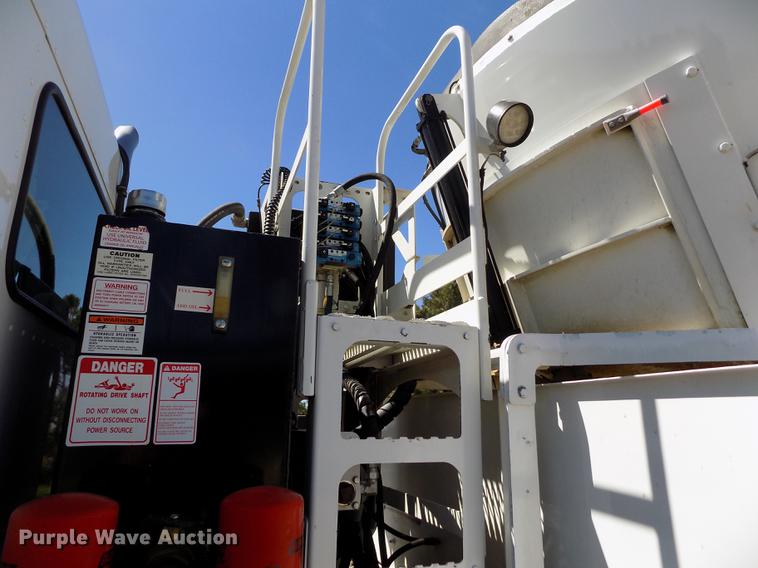 image for item DE1147 2014 Kenworth T440 vertical feed mixer truck