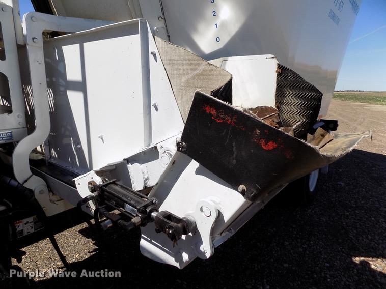 image for item DE1147 2014 Kenworth T440 vertical feed mixer truck