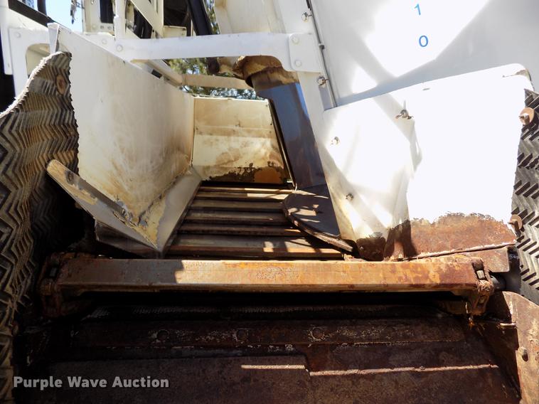 image for item DE1147 2014 Kenworth T440 vertical feed mixer truck