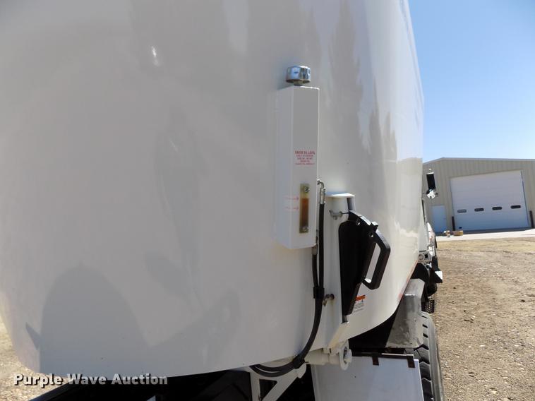 image for item DE1147 2014 Kenworth T440 vertical feed mixer truck