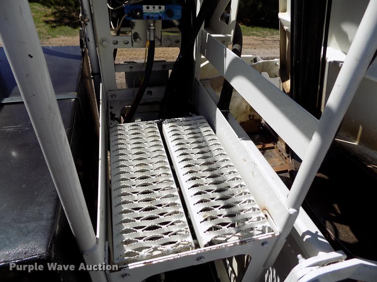 image for item DE1147 2014 Kenworth T440 vertical feed mixer truck