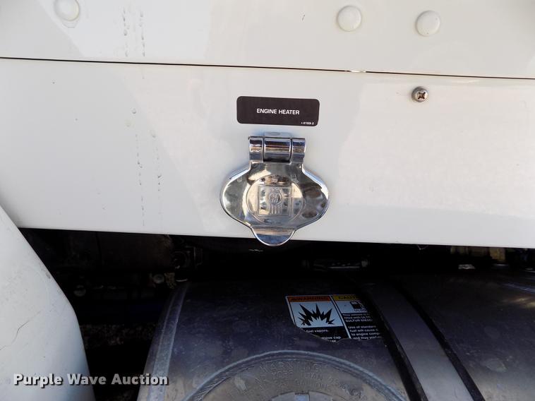 image for item DE1147 2014 Kenworth T440 vertical feed mixer truck