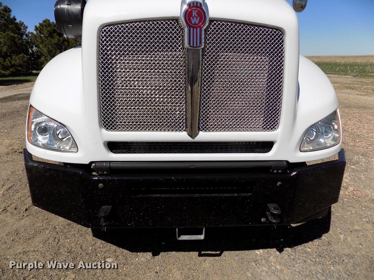 image for item DE1147 2014 Kenworth T440 vertical feed mixer truck