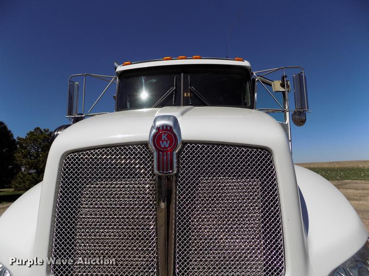 image for item DE1147 2014 Kenworth T440 vertical feed mixer truck