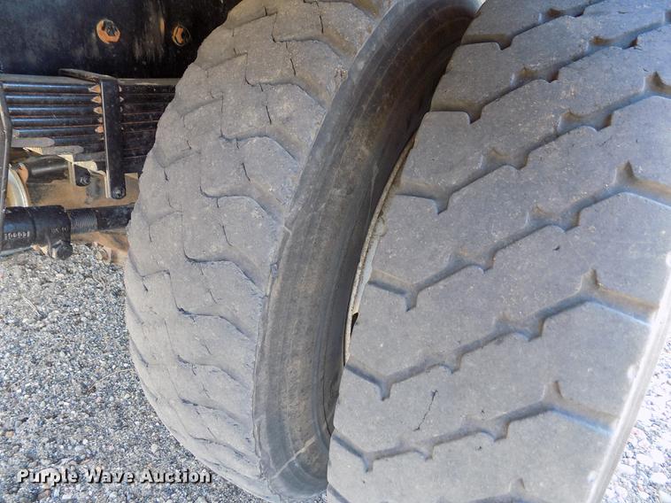 image for item DE1147 2014 Kenworth T440 vertical feed mixer truck