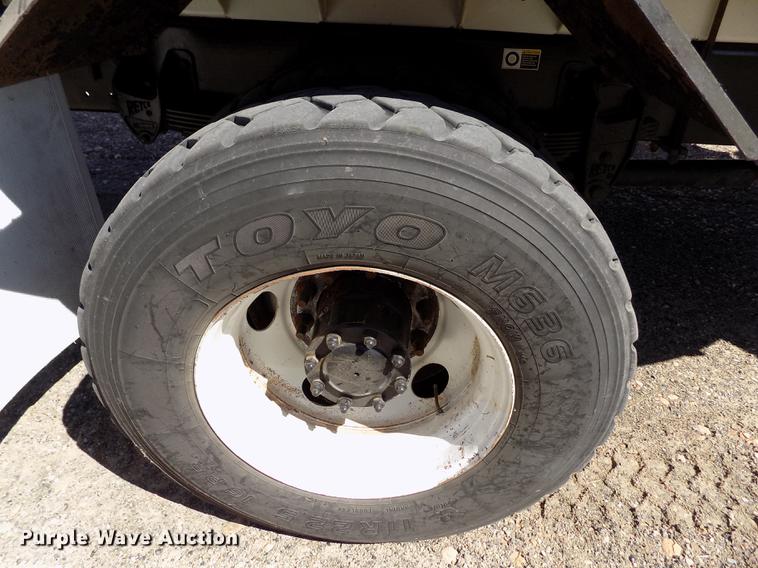 image for item DE1147 2014 Kenworth T440 vertical feed mixer truck