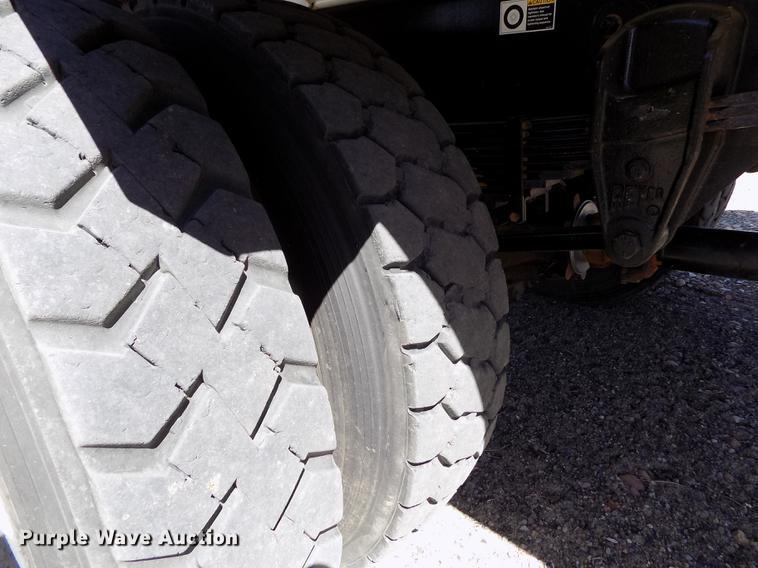 image for item DE1147 2014 Kenworth T440 vertical feed mixer truck