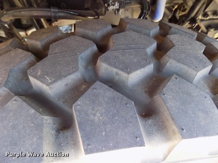 image for item DE1147 2014 Kenworth T440 vertical feed mixer truck