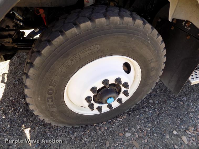 image for item DE1147 2014 Kenworth T440 vertical feed mixer truck