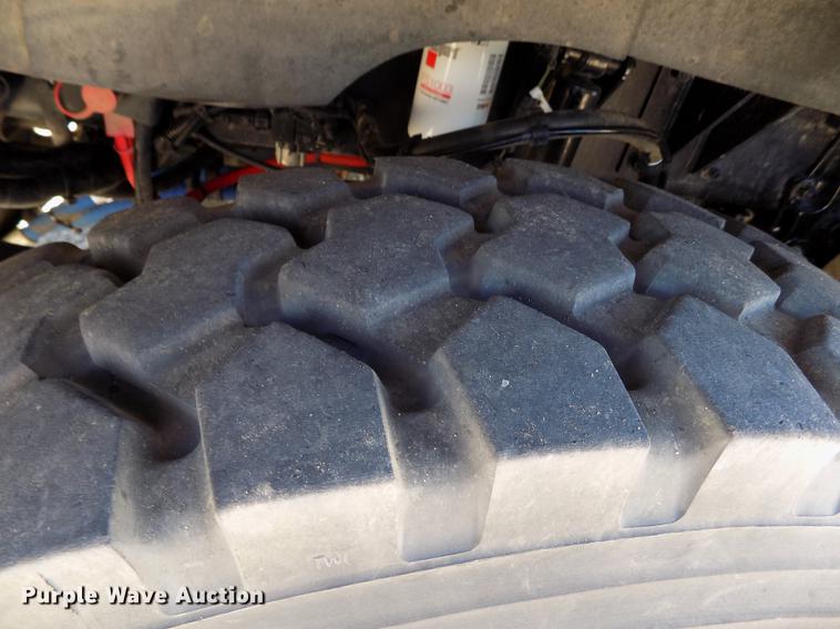 image for item DE1147 2014 Kenworth T440 vertical feed mixer truck