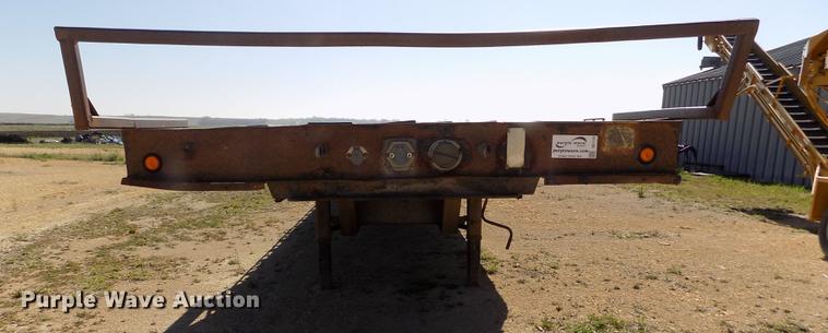 image for item DE1170 2006 Neville drop deck equipment trailer