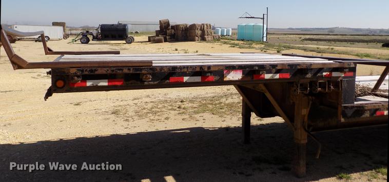 image for item DE1170 2006 Neville drop deck equipment trailer