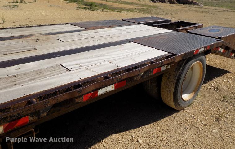 image for item DE1170 2006 Neville drop deck equipment trailer