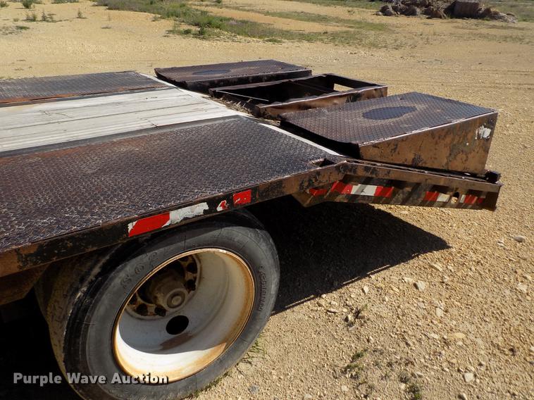 image for item DE1170 2006 Neville drop deck equipment trailer