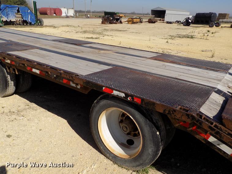 image for item DE1170 2006 Neville drop deck equipment trailer