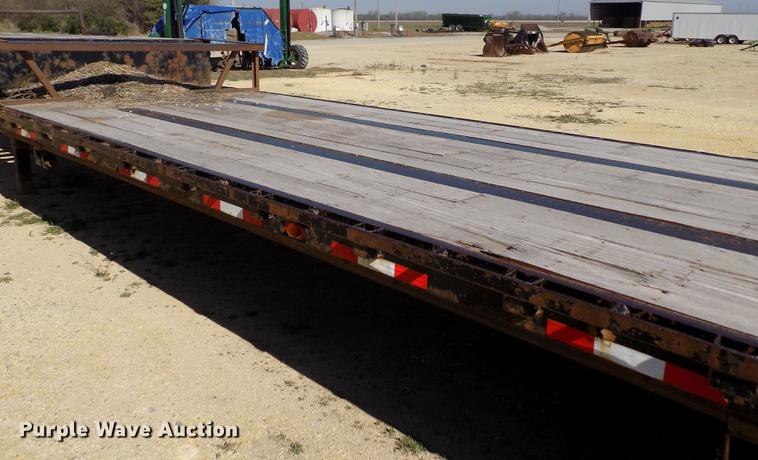 image for item DE1170 2006 Neville drop deck equipment trailer