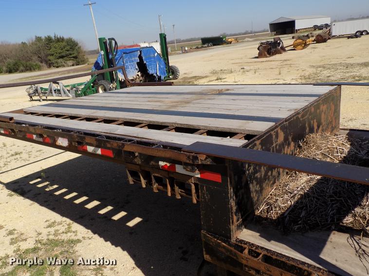 image for item DE1170 2006 Neville drop deck equipment trailer