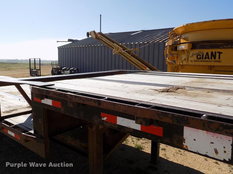 image for item DE1170 2006 Neville drop deck equipment trailer