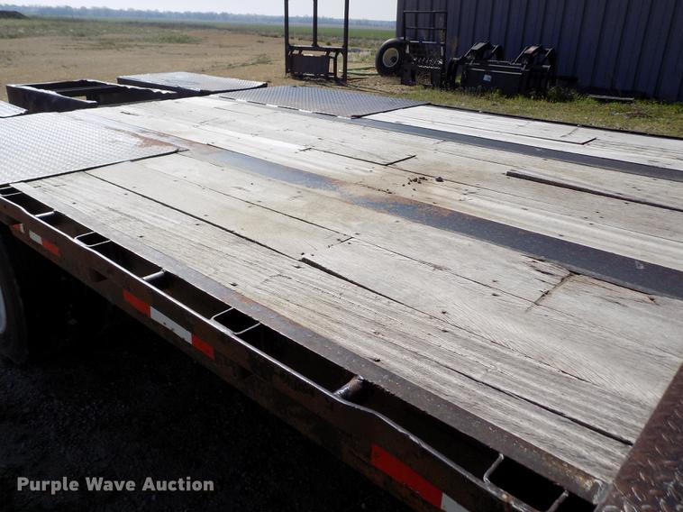 image for item DE1170 2006 Neville drop deck equipment trailer