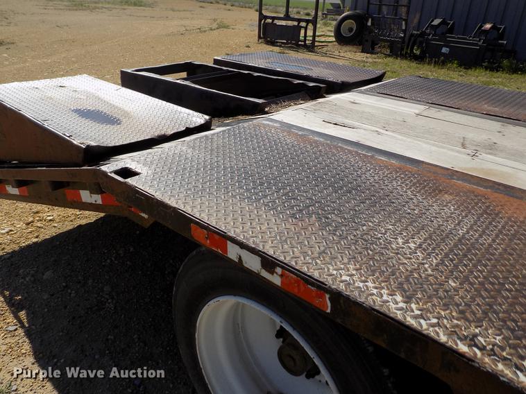 image for item DE1170 2006 Neville drop deck equipment trailer