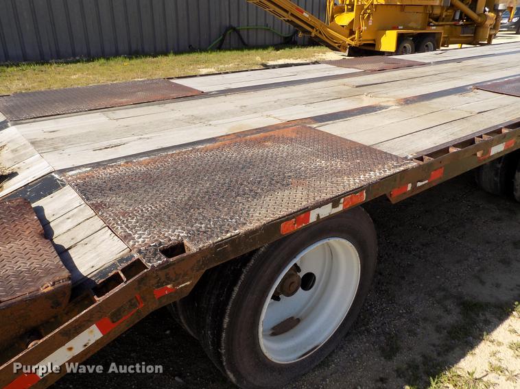 image for item DE1170 2006 Neville drop deck equipment trailer