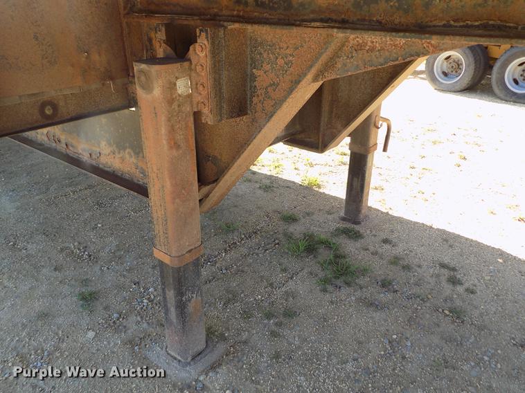 image for item DE1170 2006 Neville drop deck equipment trailer