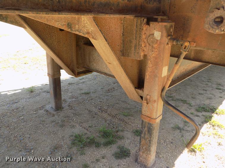 image for item DE1170 2006 Neville drop deck equipment trailer