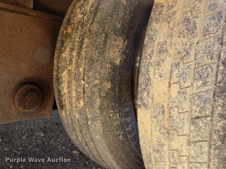 image for item DE1170 2006 Neville drop deck equipment trailer