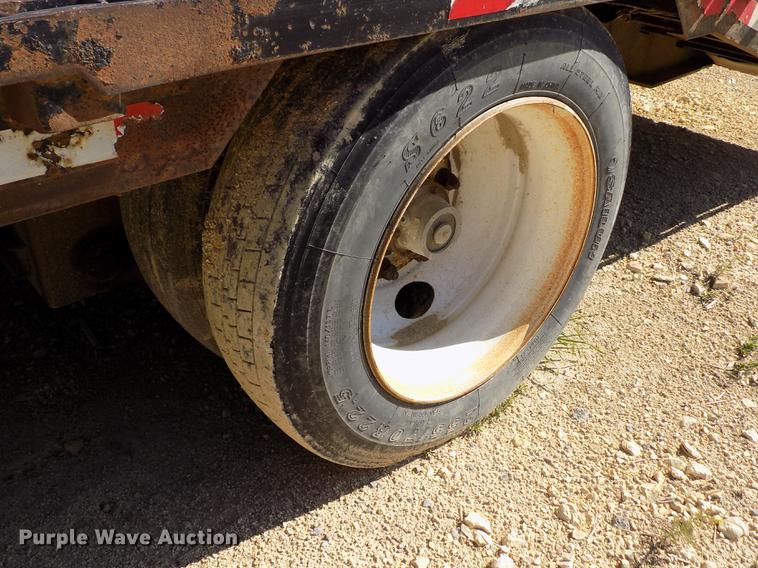 image for item DE1170 2006 Neville drop deck equipment trailer